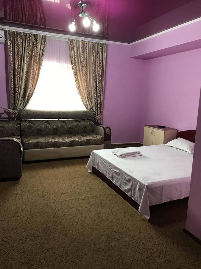 Hotel Prestizh Taraz Esterno foto